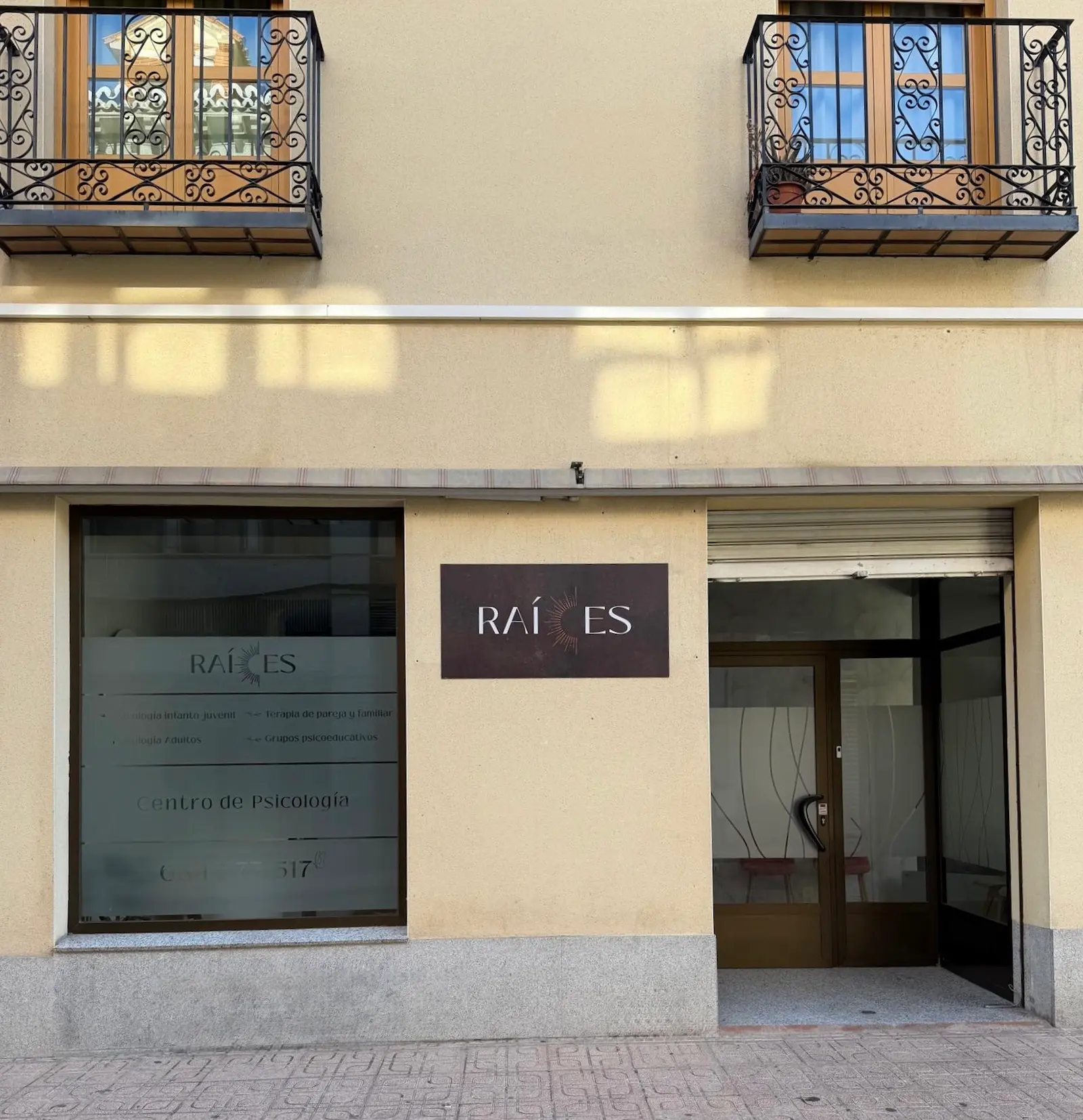 Exterior del centro Raíces Terapias